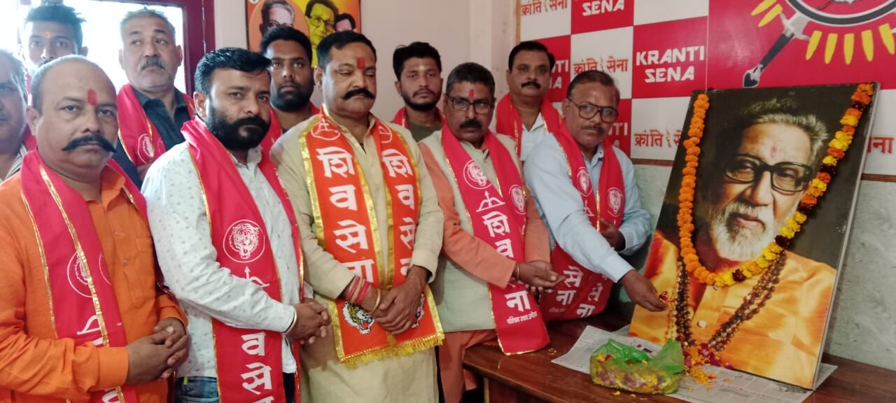 शिवसैनिकों ने मनाई बाल ठाकरे की पुण्यतिथि