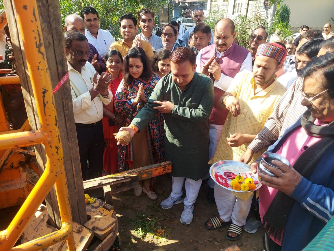 आदर्श कालोनी पेयजलापूर्ति को ट्यूबवैल का शिलान्यास