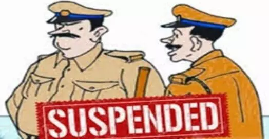 वसूली करते पकड़े गए टीएसआई व चार सिपाही, वायरल वीडियो की जांच के बाद निलंबित वसूली करते पकड़े गए टीएसआई व चार सिपाही, वायरल वीडियो की जांच के बाद निलंबित