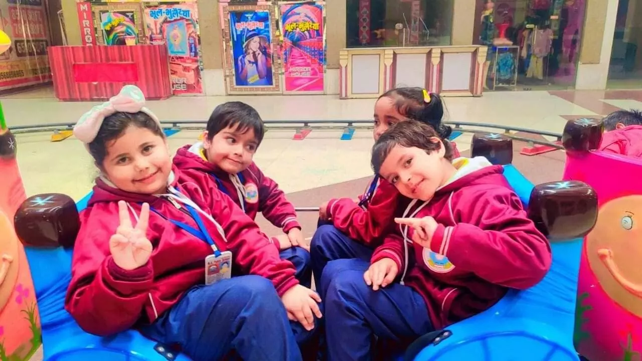 एम.जी. पब्लिक स्कूल के फन टूर पर बच्चों ने की जमकर मस्ती एम.जी. पब्लिक स्कूल के फन टूर पर बच्चों ने की जमकर मस्ती