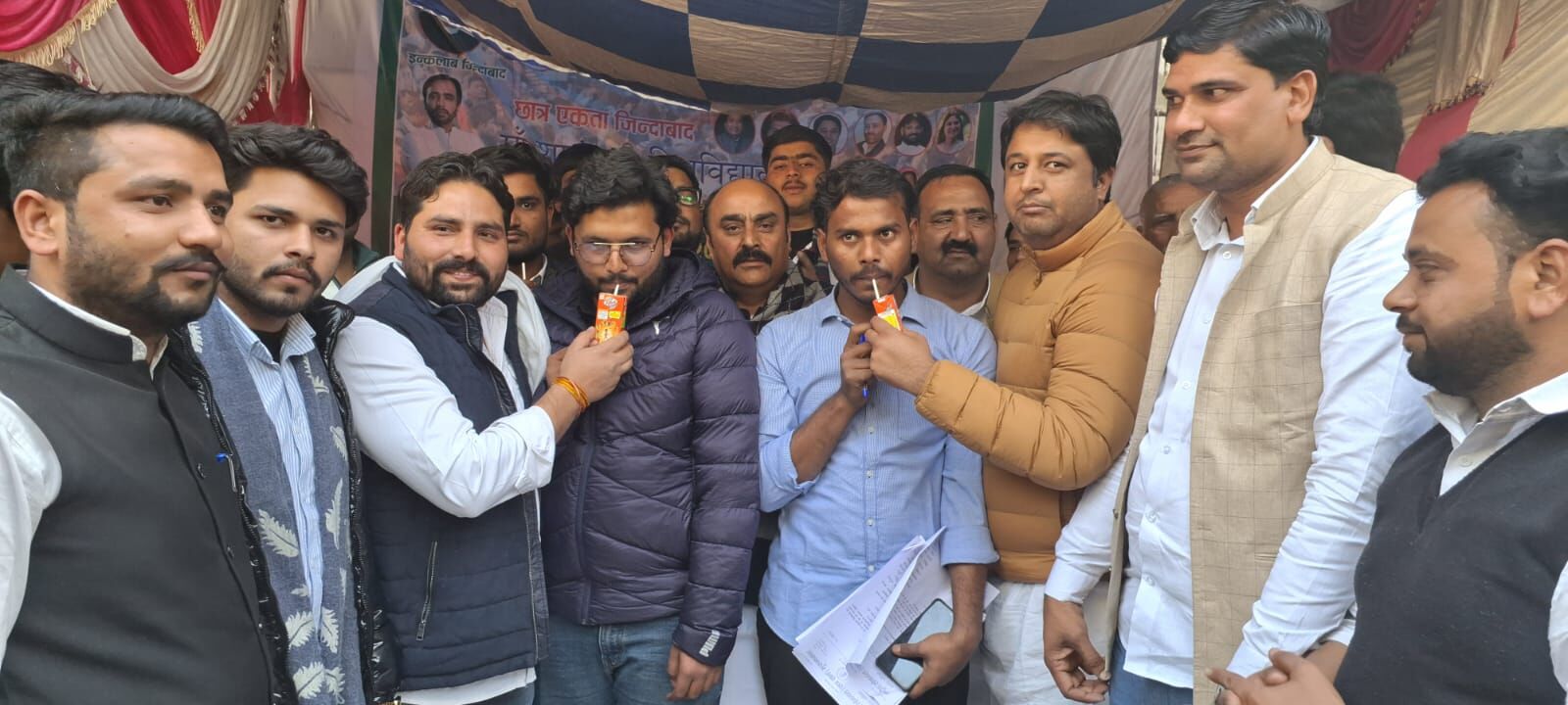 कलेक्ट्रेट में बैठे छात्रों की भूख हड़ताल समाप्त