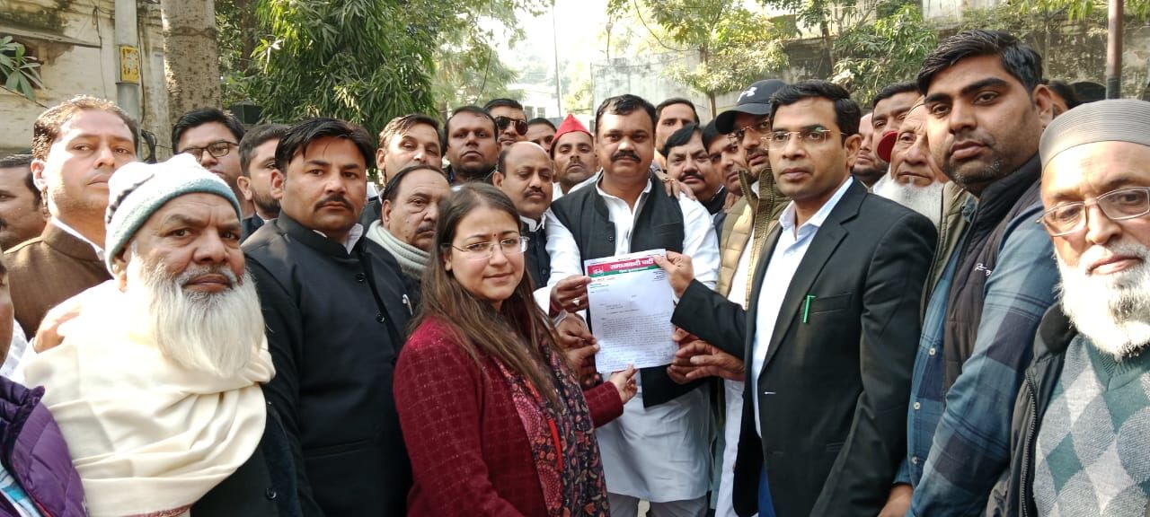 MUZAFFARNAGAR---सांसदों के निलंबन पर सपाईयों ने दिया धरना