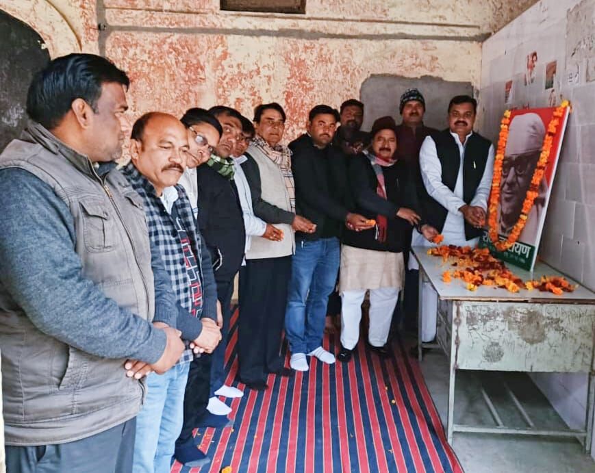 MUZAFFARNAGAR--राजनारायण की पुण्यतिथि पर सपा ने दी श्रद्धांजलि