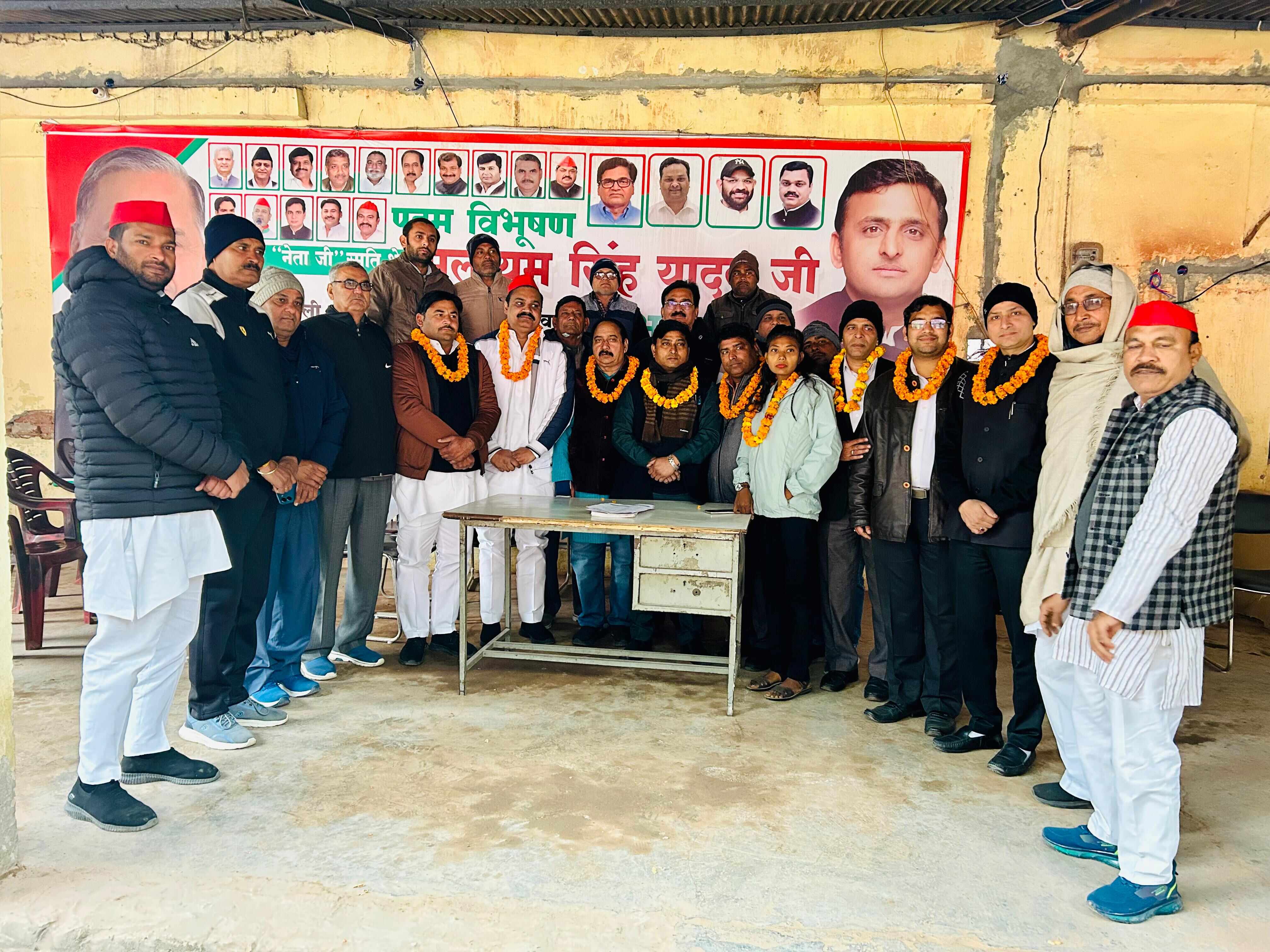 MUZAFFARNAGAR--भाजपा छोड़कर सपा में शामिल हुए कार्यकर्ता