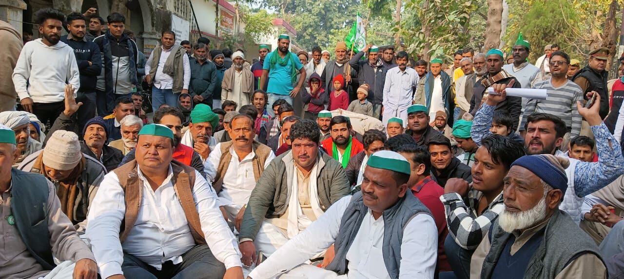 भाकियू अराजनैतिक ने घेरा कलेक्ट्रेट, मांगा गन्ना मूल्य