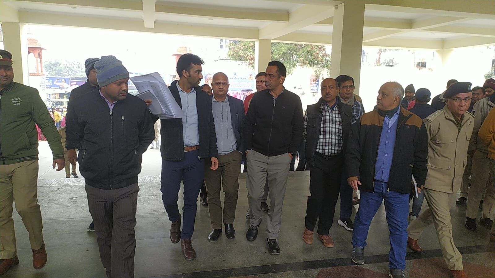 डीआरएम ने किया रेलवे स्टेशन का निरीक्षण, बनेगी बड़ी पार्किंग