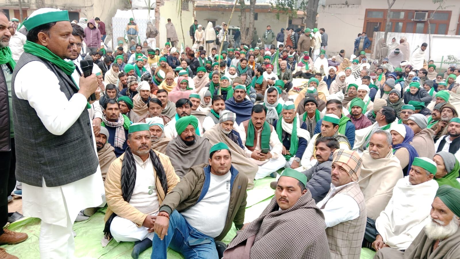 MUZAFFARNAGAR--शीतलहर के प्रकोप में आंदोलन की गरमाहट