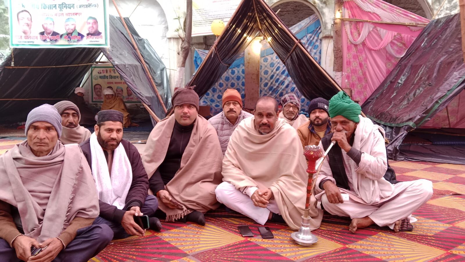 MUZAFFARNAGAR--पूरी तरह टैंट नगरी में तब्दील हुआ कलेक्ट्रेट