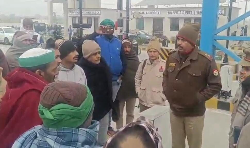 MUZAFFARNAGAR---जागाहेडी टोल प्लाजा पर किसानों का हंगामा