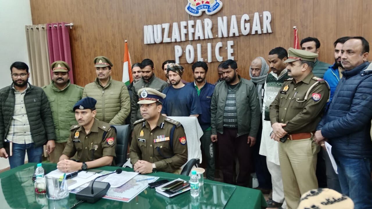 गोकशों से पुलिस की मुठभेड़, 12 आरोपी पकड़े, एक फरार