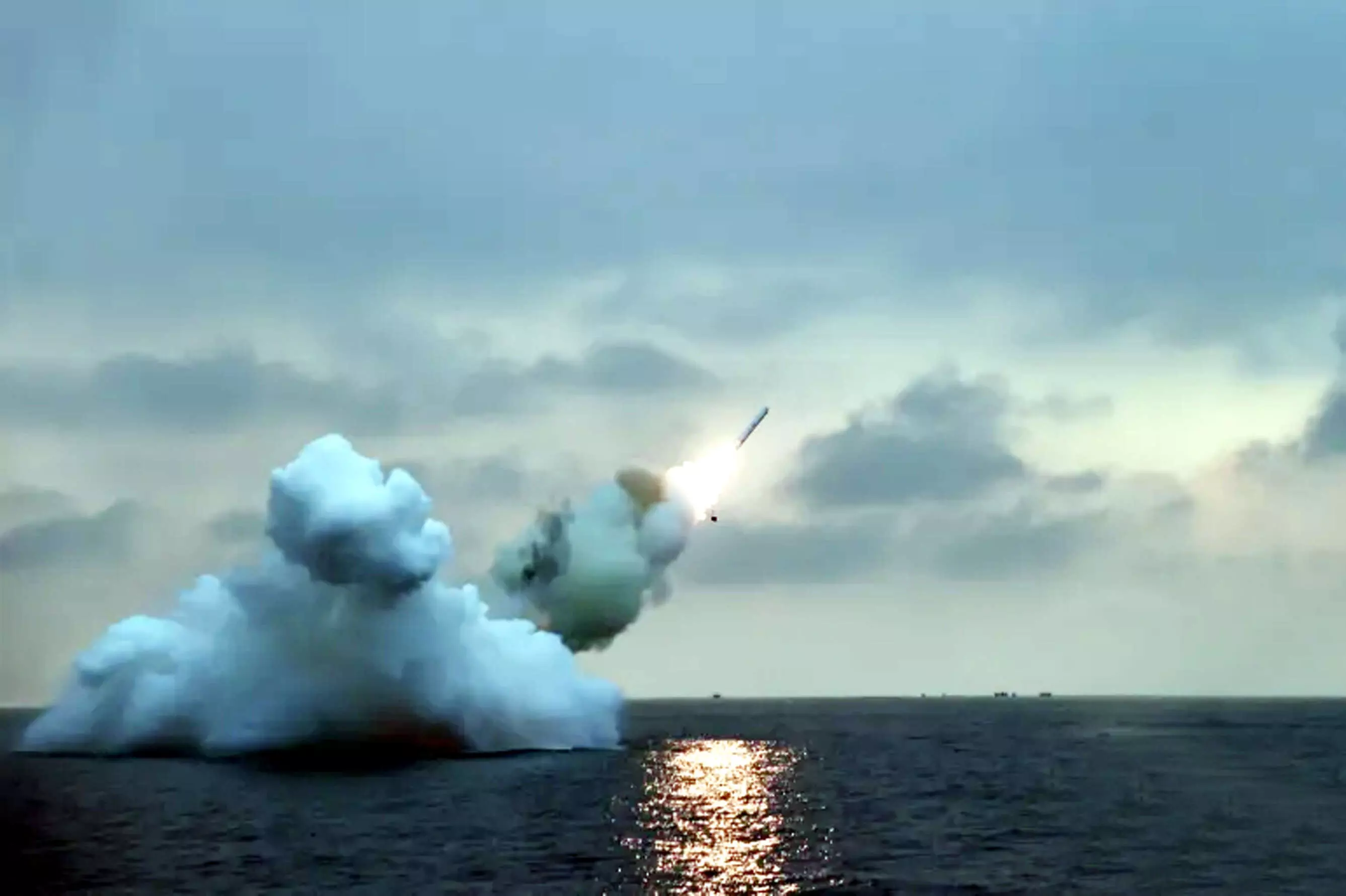 उत्तर कोरिया ने किया 3-31 क्रूज मिसाइलों का परीक्षण
