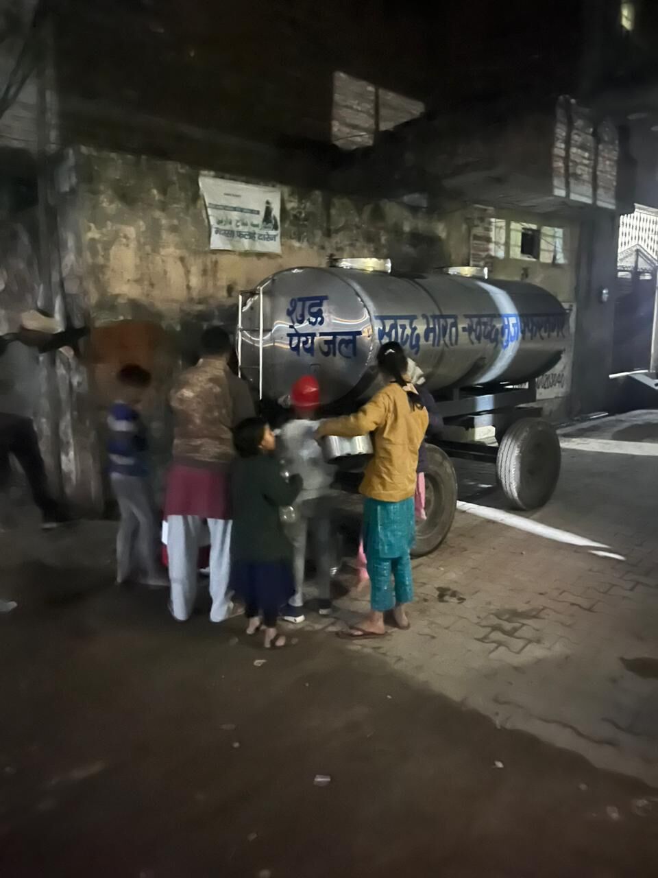 MUZAFFARNAGAR-कहीं बत्ती गुल, कहीं टंकियों में गंदा पानी, पेयजल को तरसे शहरवासी