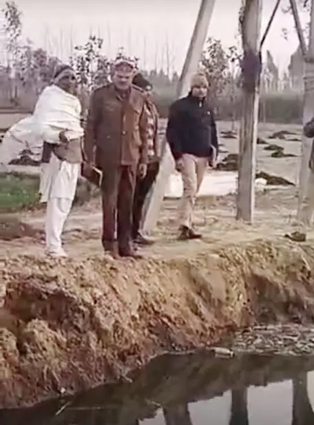 MUZAFFARNAGAR-मां को ढूंढने निकले मासूम बालक की तालाब में डूबने से मौत MUZAFFARNAGAR-मां को ढूंढने निकले मासूम बालक की तालाब में डूबने से मौत