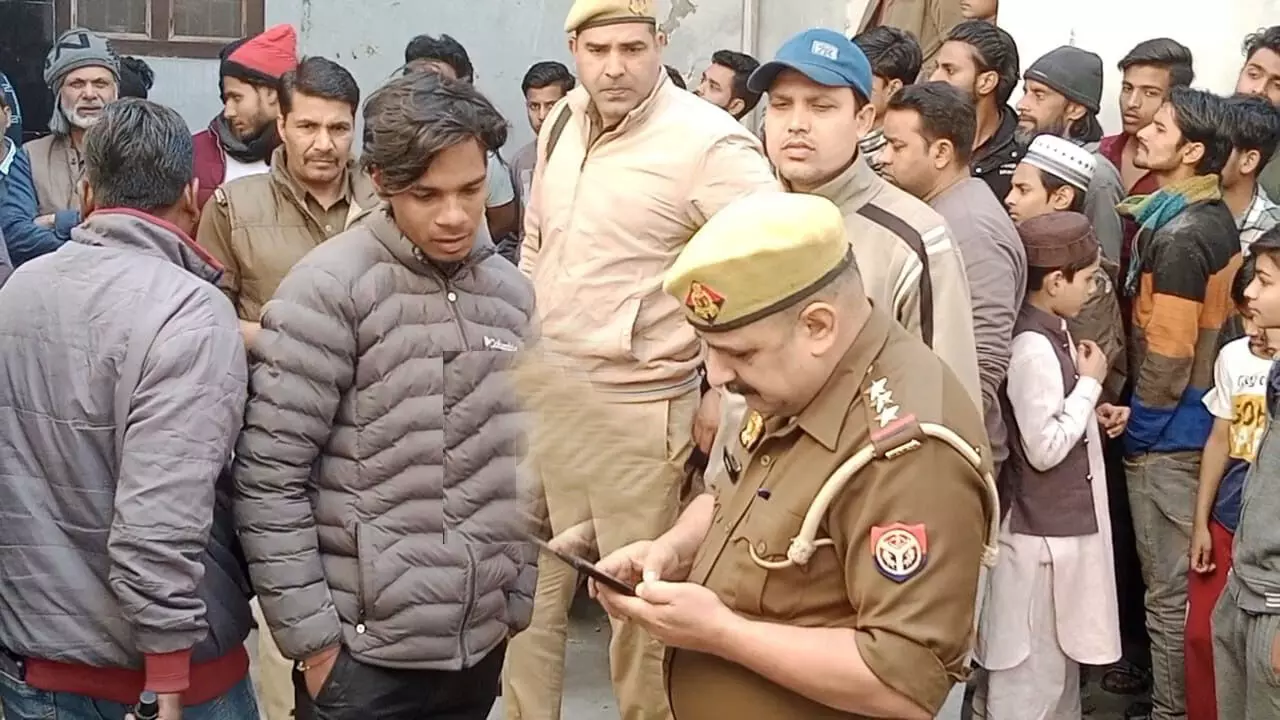 MUZAFFARNAGAR-सेप्टिक टैंकर पलटने से दबकर मजदूर की मौत MUZAFFARNAGAR-सेप्टिक टैंकर पलटने से दबकर मजदूर की मौत