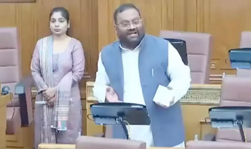 स्वामी प्रसाद मौर्य ने प्राण प्रतिष्ठा पर की टिप्पणी तो भाजपाइयों ने किया हंगामा, हुई नोकझोंक स्वामी प्रसाद मौर्य ने प्राण प्रतिष्ठा पर की टिप्पणी तो भाजपाइयों ने किया हंगामा, हुई नोकझोंक