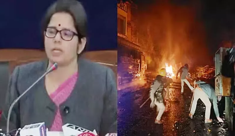 भड़की हिंसा के बाद डीएम ने की प्रेस कांफ्रेस, पैरामिलिट्री फोर्स ने संभाला मोर्चा