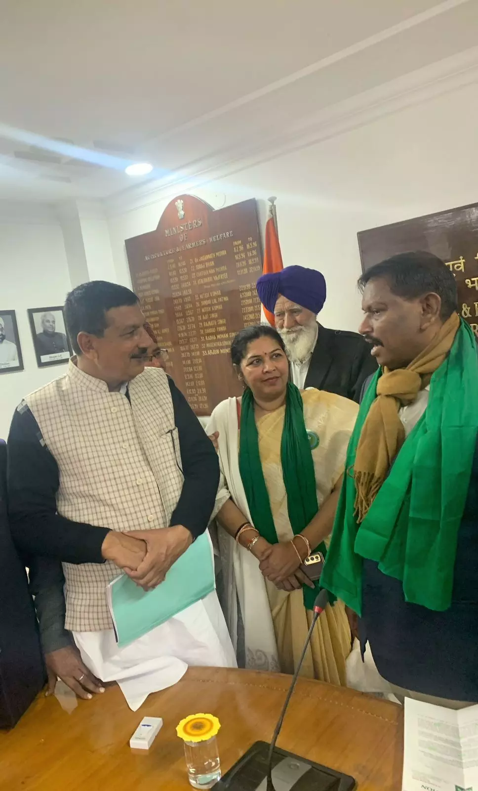देश के किसान संगठनों को माँग उठाने का अधिकार है,परन्तु जनजीवन बाधित करने का तरीका सही नहीं है-अशोक बालियान देश के किसान संगठनों को माँग उठाने का अधिकार है,परन्तु जनजीवन बाधित करने का तरीका सही नहीं है-अशोक बालियान
