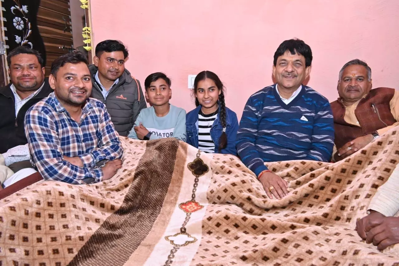 GAON ABHIYAN-विकास की बात लेकर गांव चले योगी के मंत्री कपिल देव GAON ABHIYAN-विकास की बात लेकर गांव चले योगी के मंत्री कपिल देव
