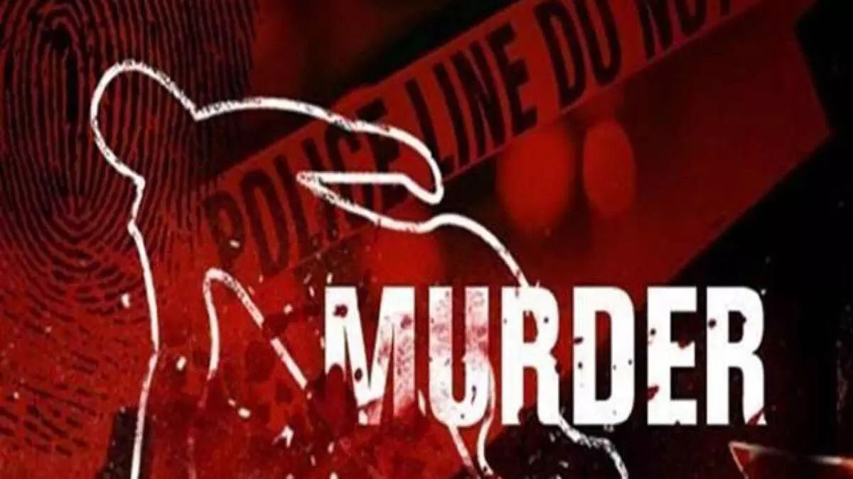 युवक की तवे व ईंट से पीटकर हत्या, पड़ोसी के खाली मकान में मिला शव