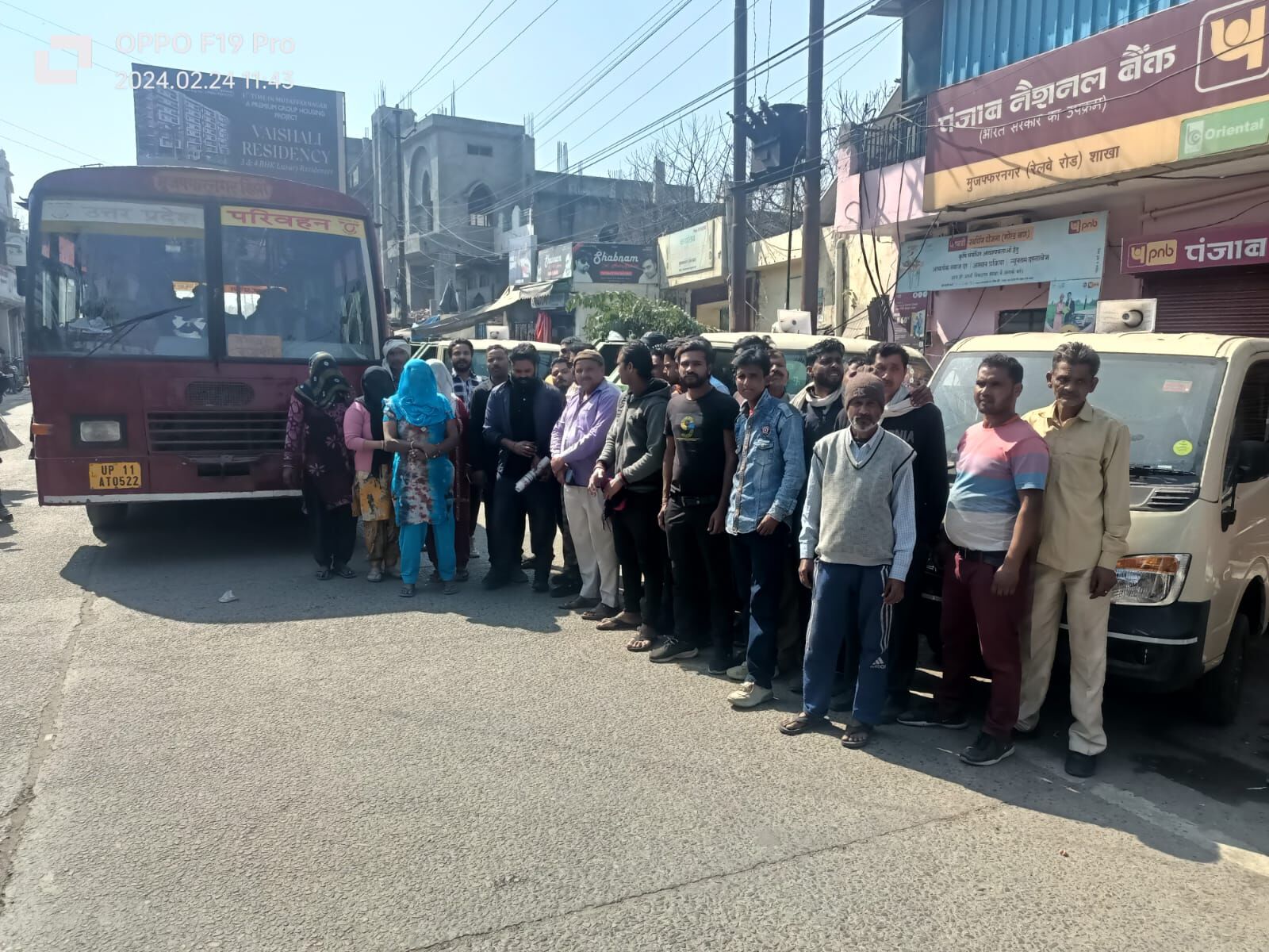 MUZAFFARNAGAR-वाल्मीकि समाज ने पकड़े पालिका के छह कूड़ा वाहन