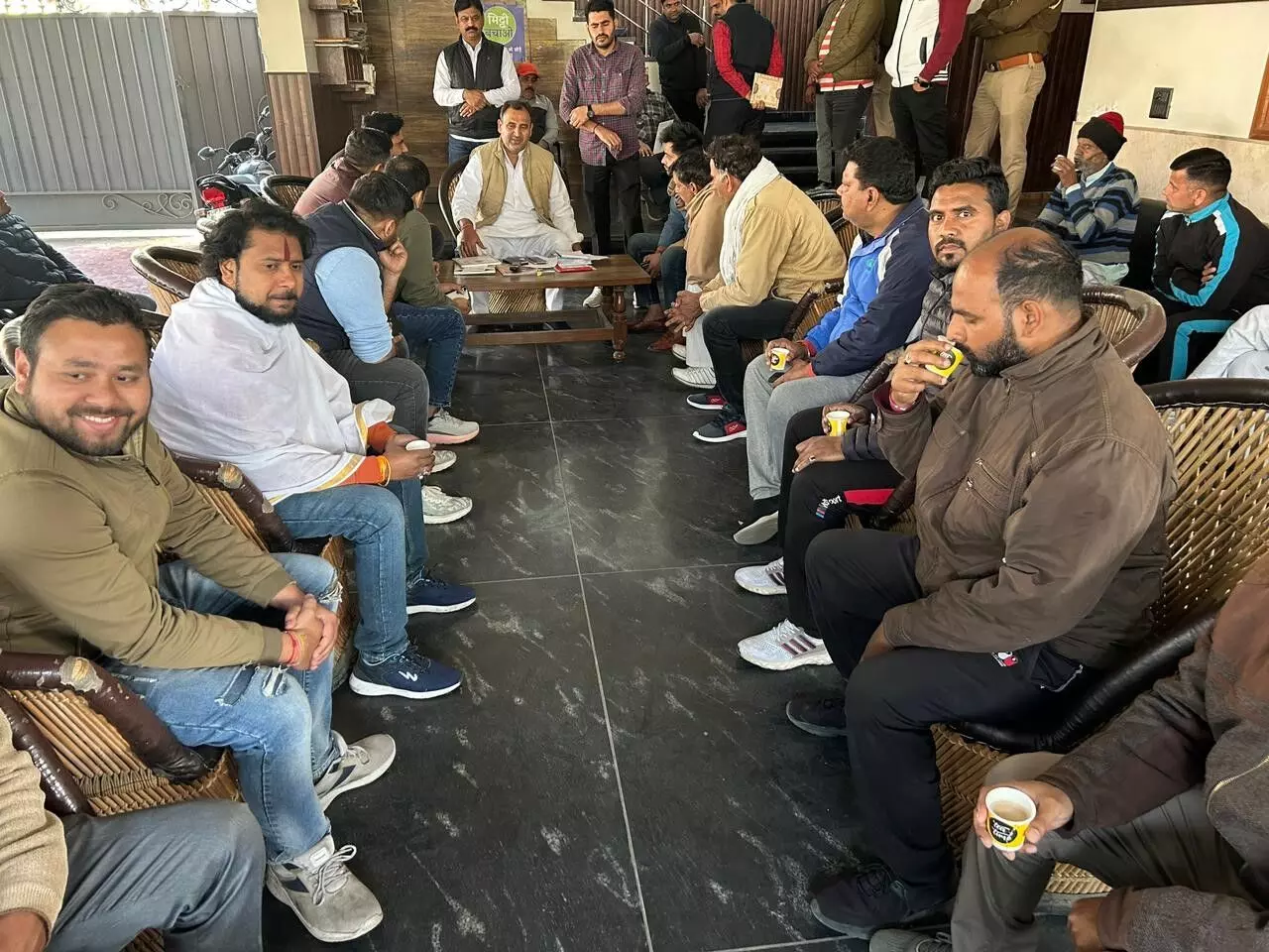 वाल्मीकि समाज ने इतवार को मनाई छुट्टी, मंत्री के भाई को कह दी ये बात... वाल्मीकि समाज ने इतवार को मनाई छुट्टी, मंत्री के भाई को कह दी ये बात...