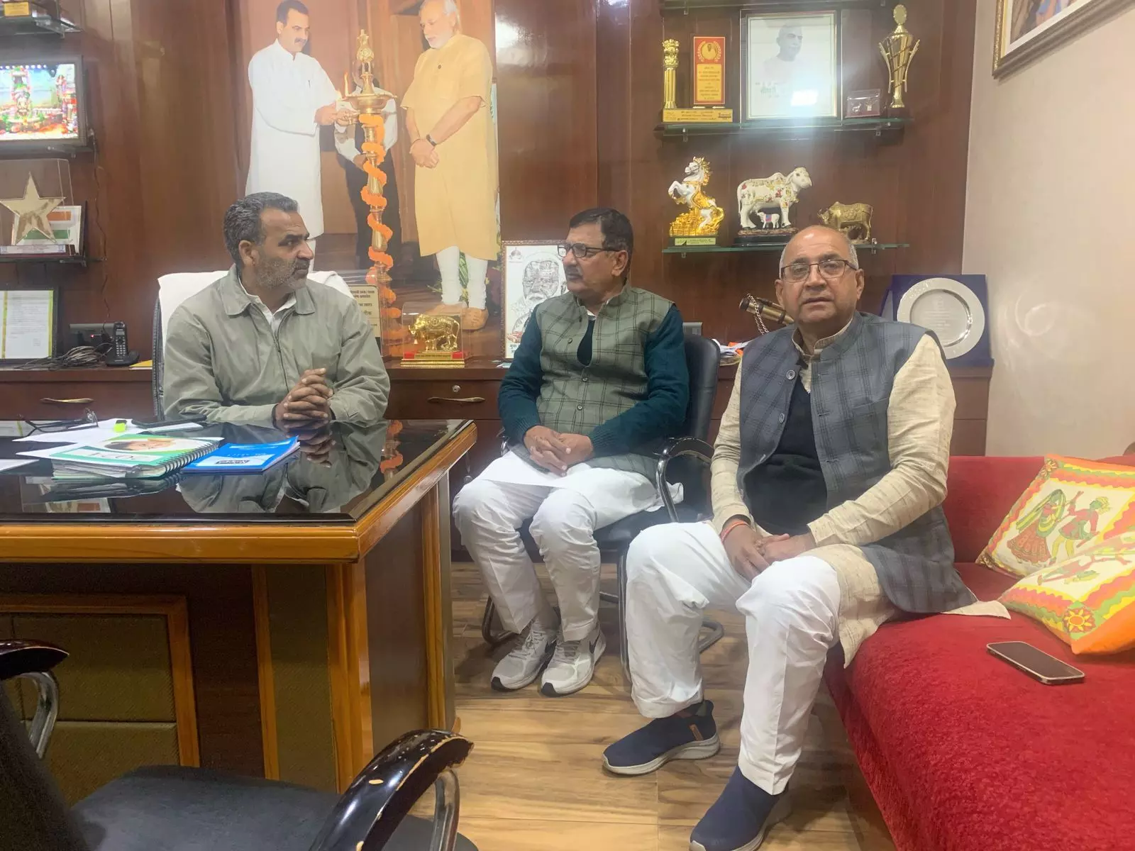 केंद्रीय पशुपालन मंत्री डॉ संजीव बालियान से पीजेंट के चेयरमैन की अनेकों मुद्दों पर वार्ता हुई: अशोक बालियान केंद्रीय पशुपालन मंत्री डॉ संजीव बालियान से पीजेंट के चेयरमैन की अनेकों मुद्दों पर वार्ता हुई: अशोक बालियान