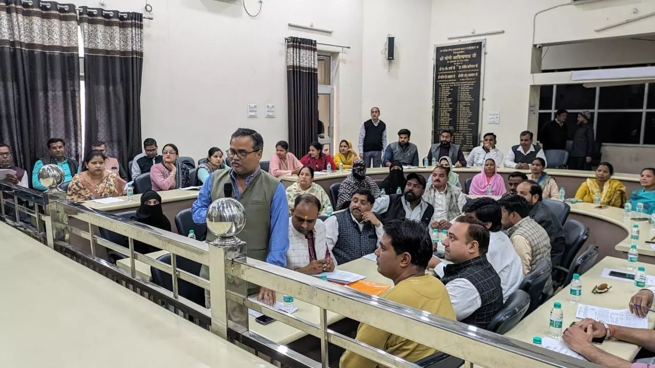 PALIKA BOARD MEETING-सभासद राजीव ने की कूड़ा घर हटाने की मांग PALIKA BOARD MEETING-सभासद राजीव ने की कूड़ा घर हटाने की मांग