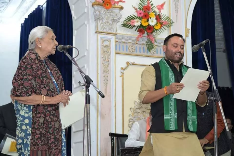 दलित नेता अनिल के मंत्री बनने पर ये क्या बोल गये संजीव बालियान.... दलित नेता अनिल के मंत्री बनने पर ये क्या बोल गये संजीव बालियान....