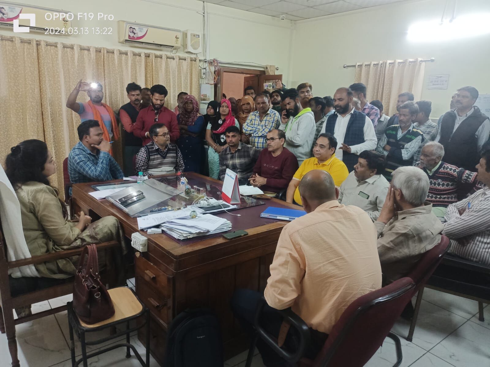 MUZAFFARNAGAR PALIKA-कंपनी के खिलाफ सफाई कर्मियों का घेराव प्रदर्शन