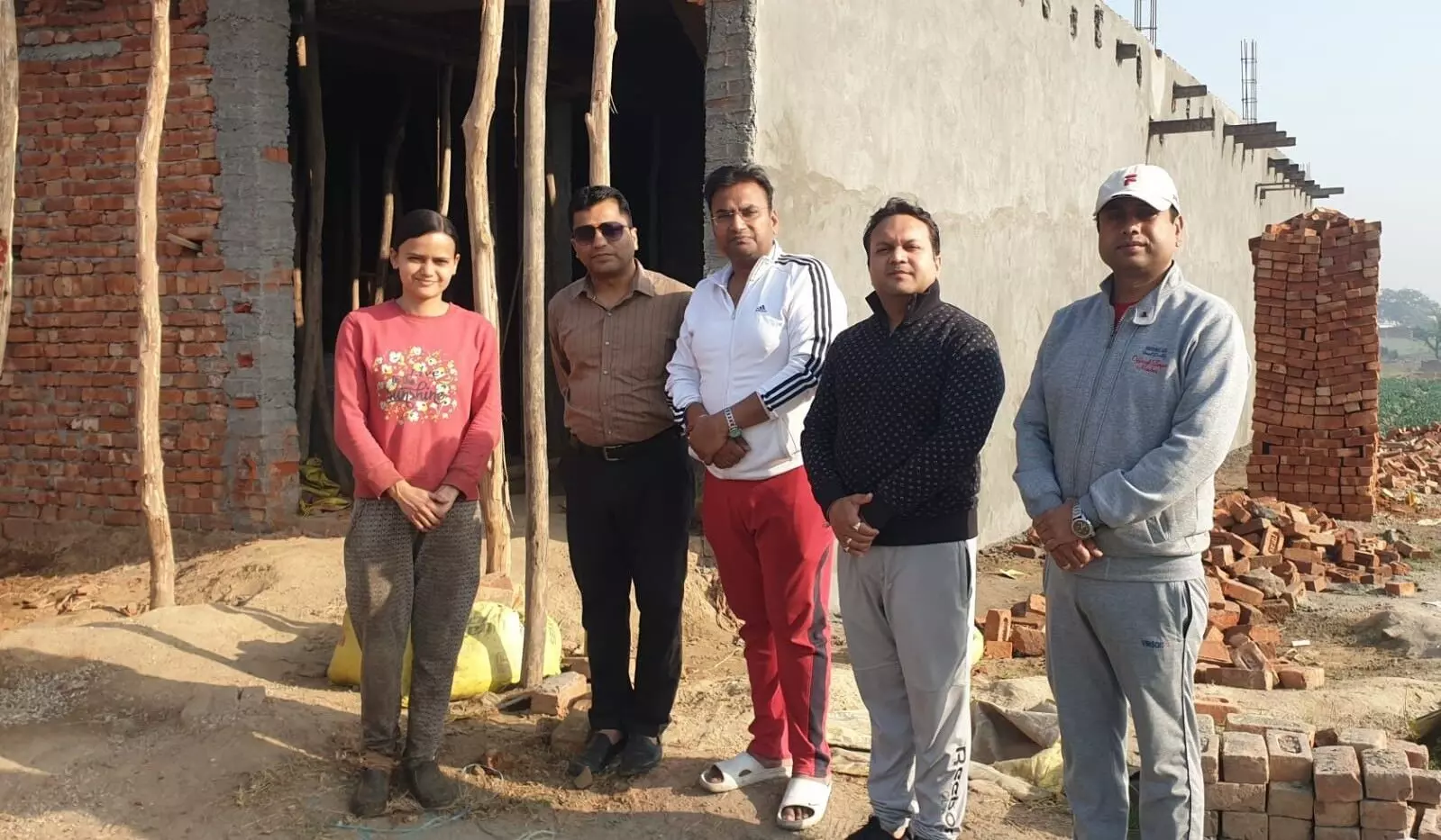 अमेटी परिषद ने किया निर्माणाधीन गौशाला में ईट दान