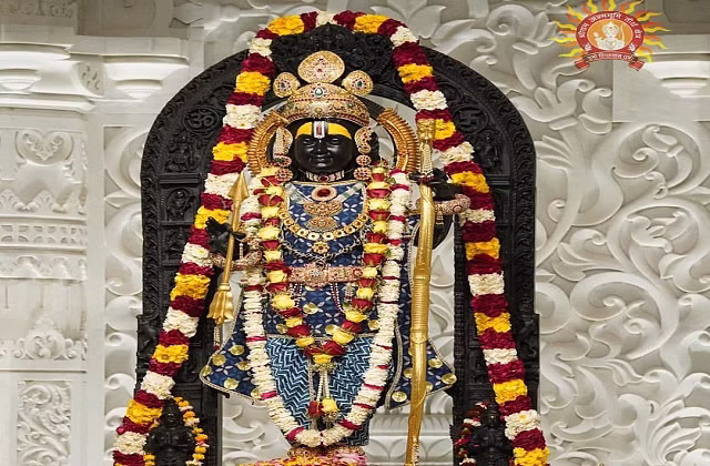 रामलला को गर्मी से बचाने के लिए लगाया गया कूलर, भोग में दिए जा रहे मौसमी फल, रबड़ी और दही रामलला को गर्मी से बचाने के लिए लगाया गया कूलर, भोग में दिए जा रहे मौसमी फल, रबड़ी और दही