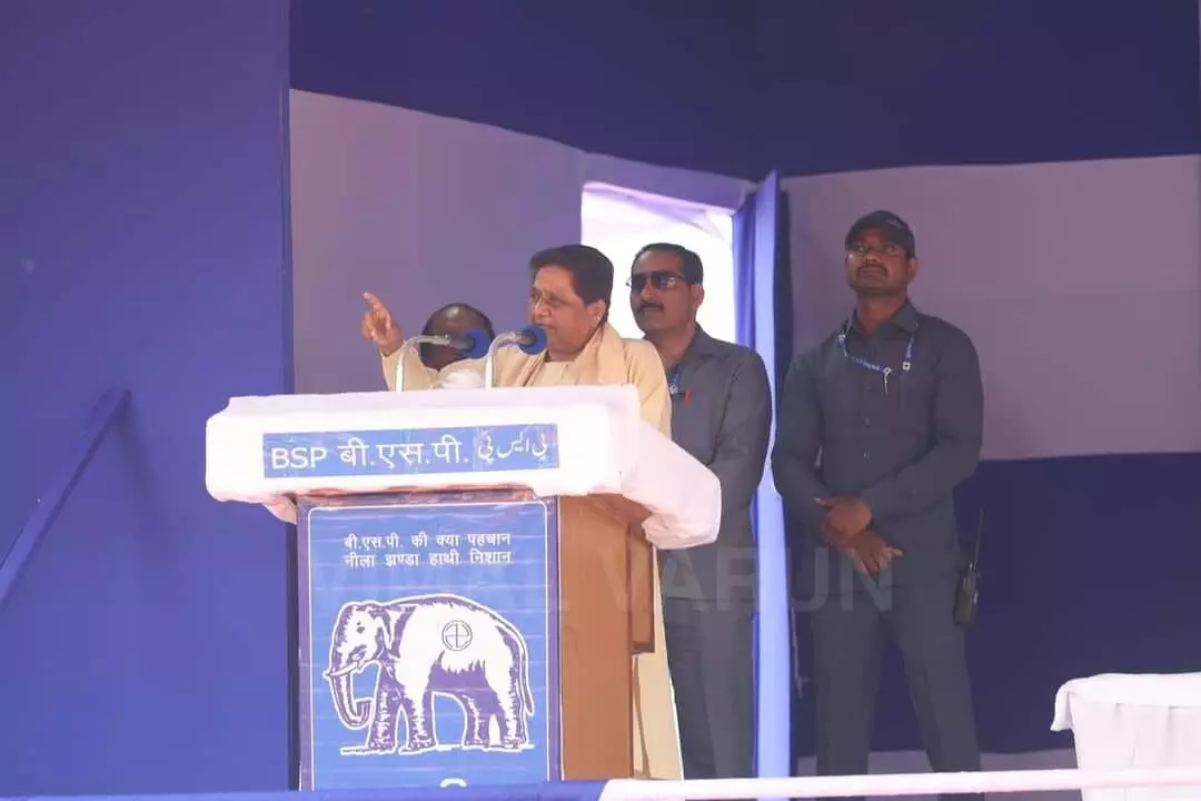 माया का दावा-दंगे के डर से मुजफ्फरनगर में किसी मुस्लिम ने नहीं लिया टिकट माया का दावा-दंगे के डर से मुजफ्फरनगर में किसी मुस्लिम ने नहीं लिया टिकट