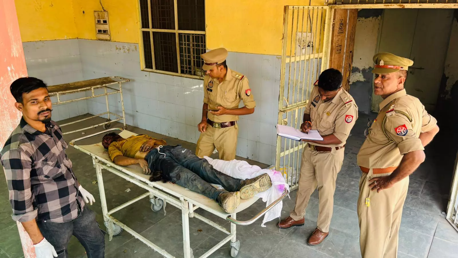 MUZAFFARNAGAR-जेसीबी मशीन ने कूड़ा बिन रहे कबाड़ी को कुचला, मौके पर मौत MUZAFFARNAGAR-जेसीबी मशीन ने कूड़ा बिन रहे कबाड़ी को कुचला, मौके पर मौत