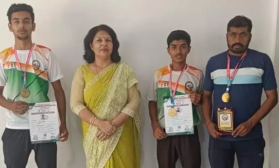 फुटबॉल में दो छात्रों ने जीते गोल्ड मेडल