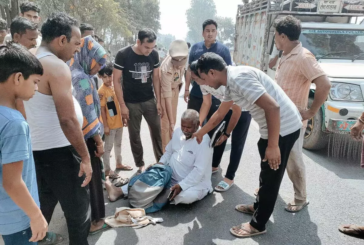 MUZAFFARNAGAR-ट्रक चालक ने स्कूटी को रौंदा, पौती की मौत, दादा गंभीर MUZAFFARNAGAR-ट्रक चालक ने स्कूटी को रौंदा, पौती की मौत, दादा गंभीर