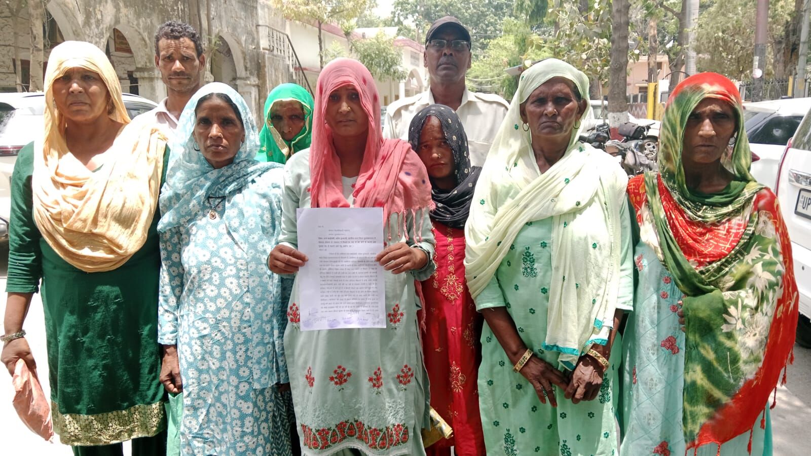 दलित बस्ती की पानी की टंकी प्रधान ने की बंद, पानी को तरस रहे परिवार