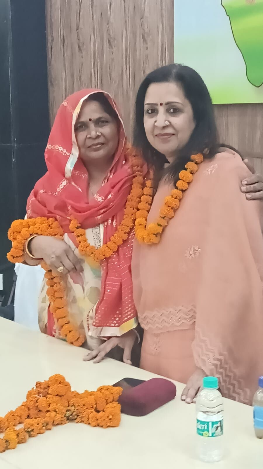 PALIKA-छह सफाई कर्मियों को सेवानिवृत्ति पर चेयरपर्सन ने किया सम्मानित