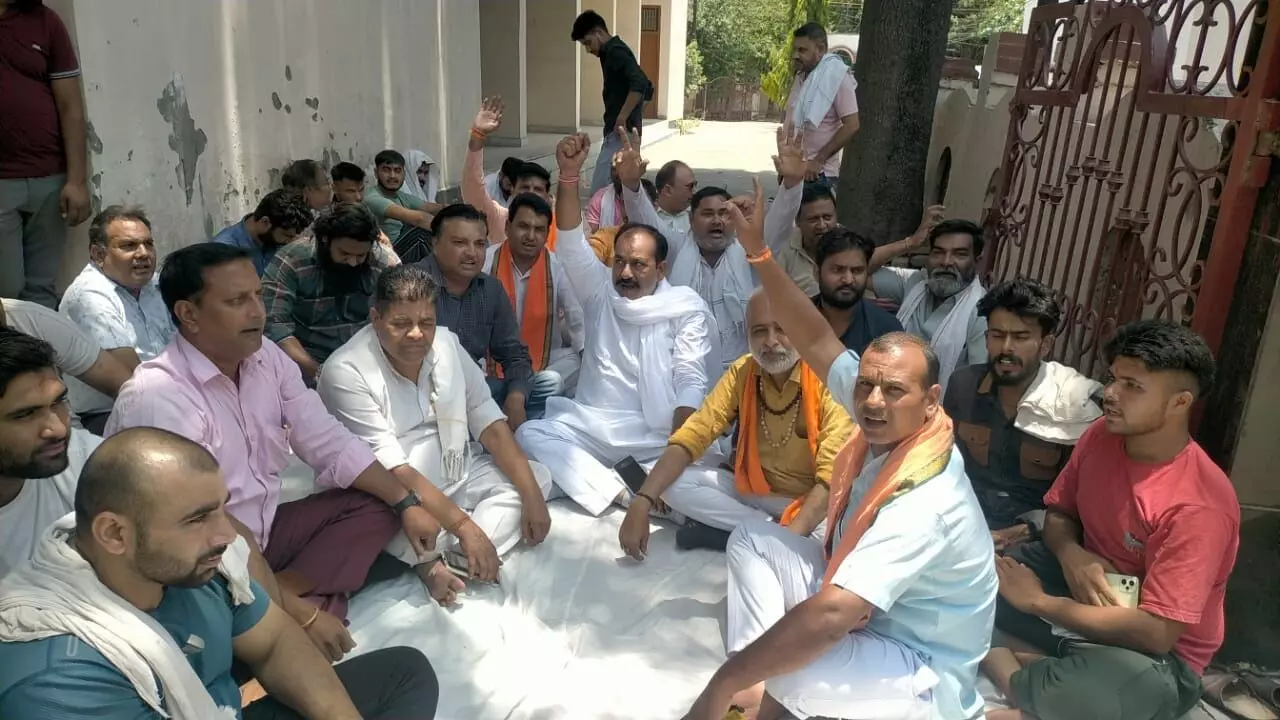 हिंदूवादी नेता अंकुर राणा को लेकर हिंदू संघर्ष समिति ने दिया धरना हिंदूवादी नेता अंकुर राणा को लेकर हिंदू संघर्ष समिति ने दिया धरना