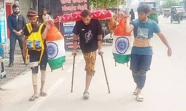 MUZAFFARNAGAR-61 लीटर गंगा जल की कांवड़ ला रहा दिव्यांग मोहित MUZAFFARNAGAR-61 लीटर गंगा जल की कांवड़ ला रहा दिव्यांग मोहित