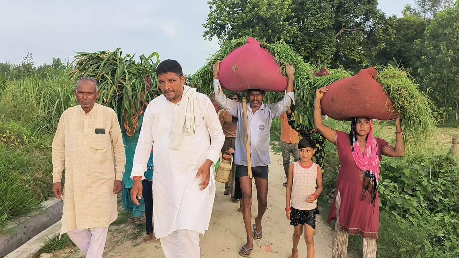 नदी में खड़े होकर जश्ने आजादी मनाएंगे सिकंदरपुर के ग्रामीणः विकास शर्मा नदी में खड़े होकर जश्ने आजादी मनाएंगे सिकंदरपुर के ग्रामीणः विकास शर्मा
