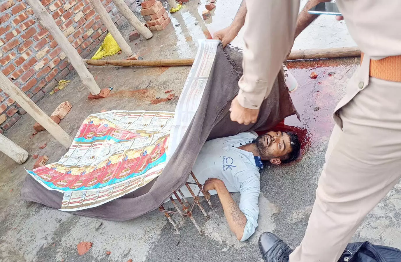 छपार में करंट से पिता के सामने ही पुत्र की मौत, मचा कोहराम छपार में करंट से पिता के सामने ही पुत्र की मौत, मचा कोहराम