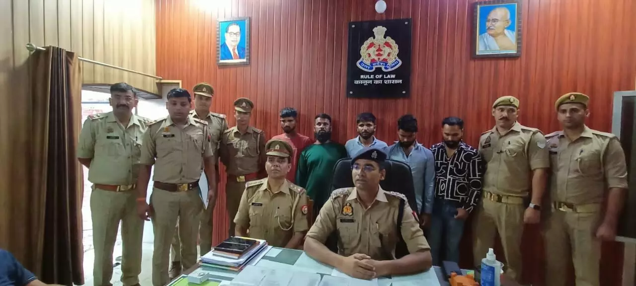 महिला के साथ ठगी करने वाले पांच आरोपियों को पकड़ा महिला के साथ ठगी करने वाले पांच आरोपियों को पकड़ा
