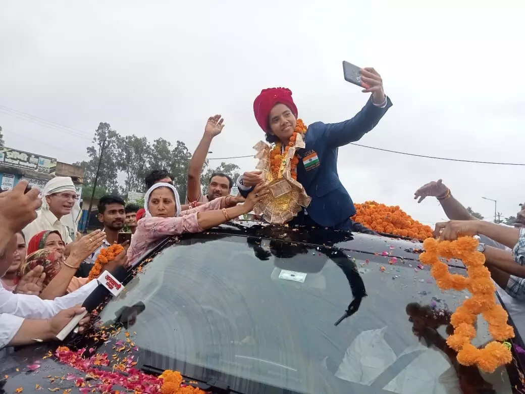 पैरा ओलंपिक कांस्य पदक विजेता प्रीति पाल का गृह जनपद में भव्य स्वागत