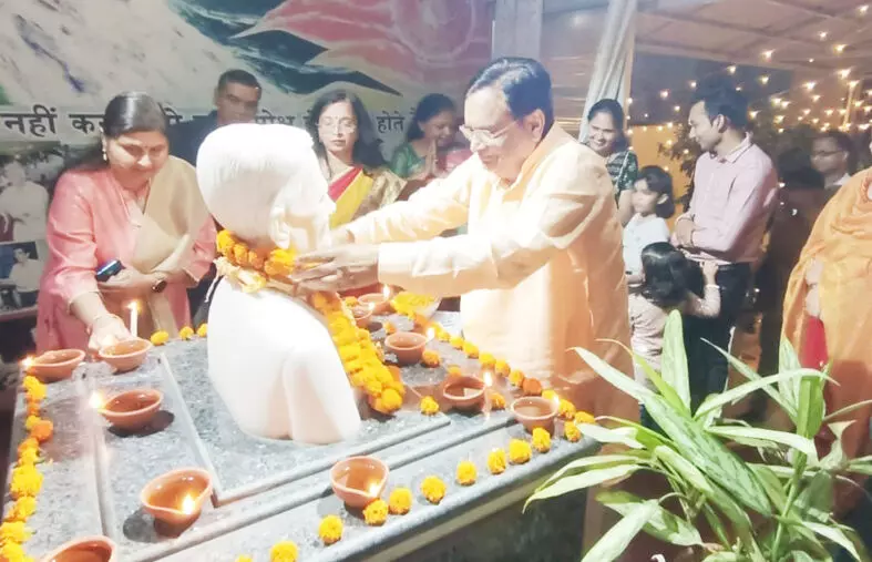 दीपावली पर्व पर हर्ष व उल्लास के दीयों से रोशन हुआ एम.जी. पब्लिक स्कूल दीपावली पर्व पर हर्ष व उल्लास के दीयों से रोशन हुआ एम.जी. पब्लिक स्कूल