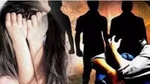 दूल्हा बना हैवान, कमरे में कर लिया कैद दोस्त को बुलाकर बारी-बारी लूटी आबरू दूल्हा बना हैवान, कमरे में कर लिया कैद दोस्त को बुलाकर बारी-बारी लूटी आबरू