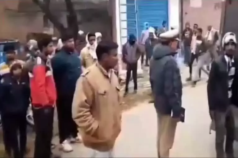 ऑनर किलिंग में गर्दन काटकर बेटी को उतारा मौत के घाट ऑनर किलिंग में गर्दन काटकर बेटी को उतारा मौत के घाट