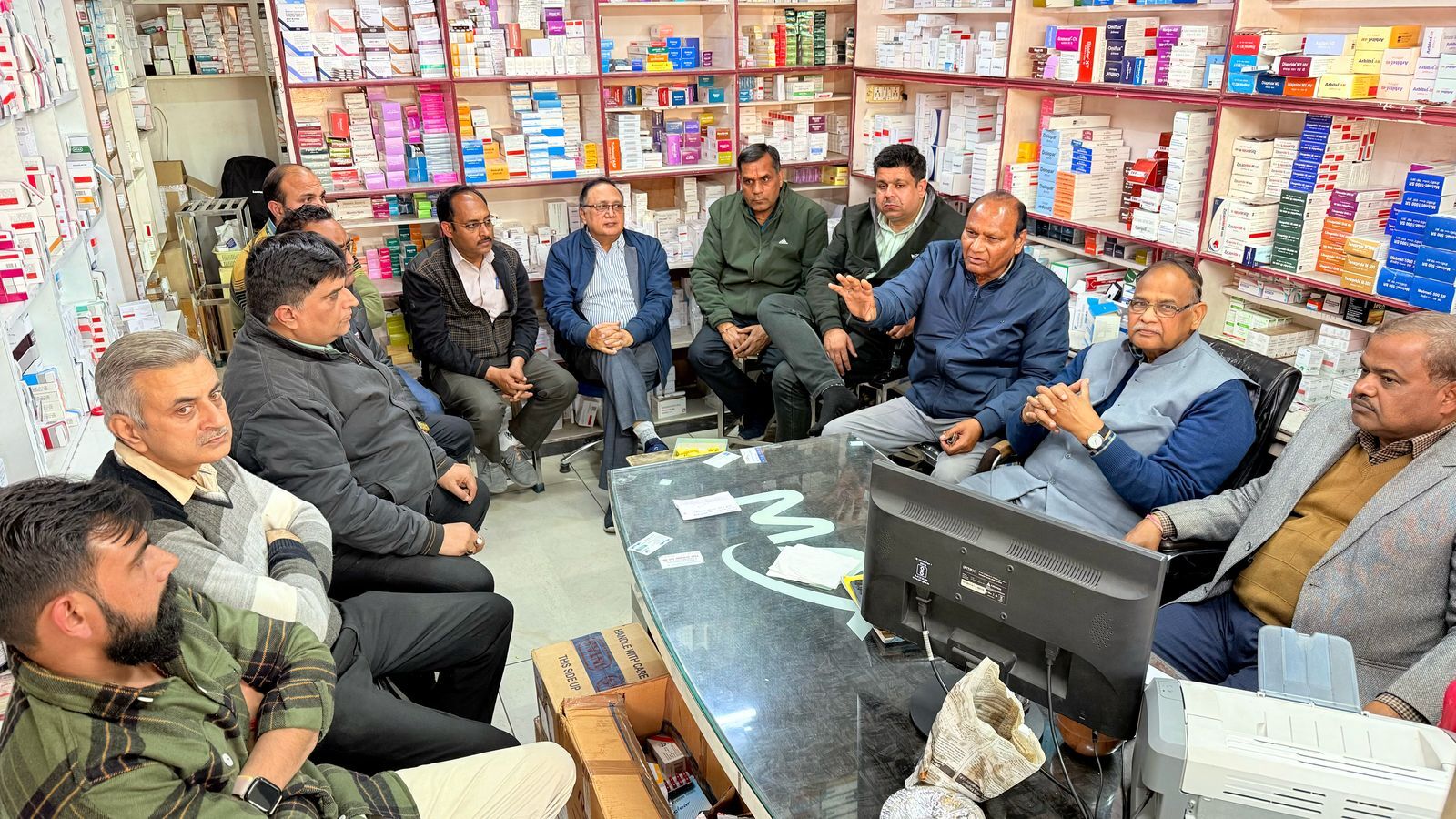 जीएसटी की छापामारी कार्यवाही से दवा कारोबारी आहत