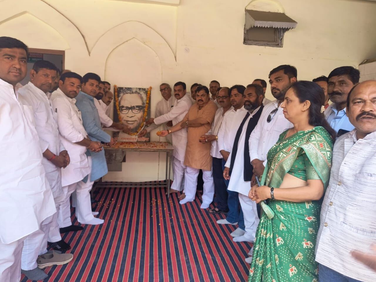 सपाइयों ने डाॅ. राममनोहर लोहिया की जयंती मनाई, संघर्ष को किया याद