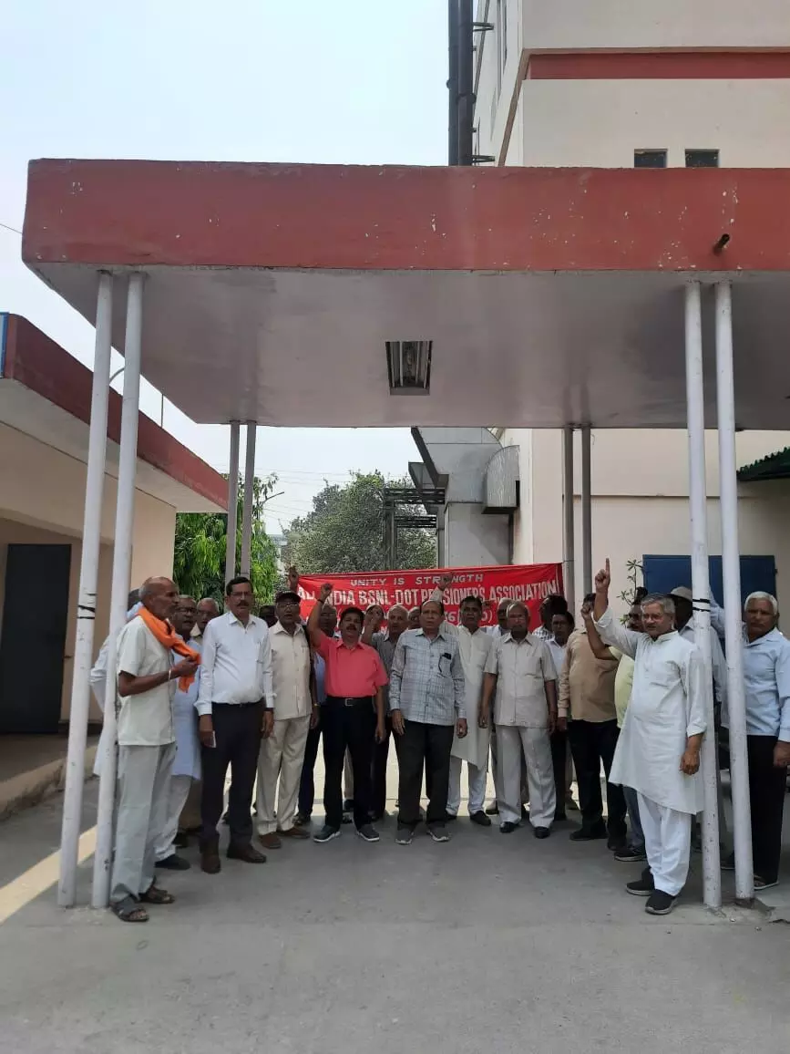 बीएसएनएल पेंशनर्स एसोसिएशन द्वारा पटेल नगर टेलीफोन एक्सचेंज प्रांगण में मई दिवस का आयोजन