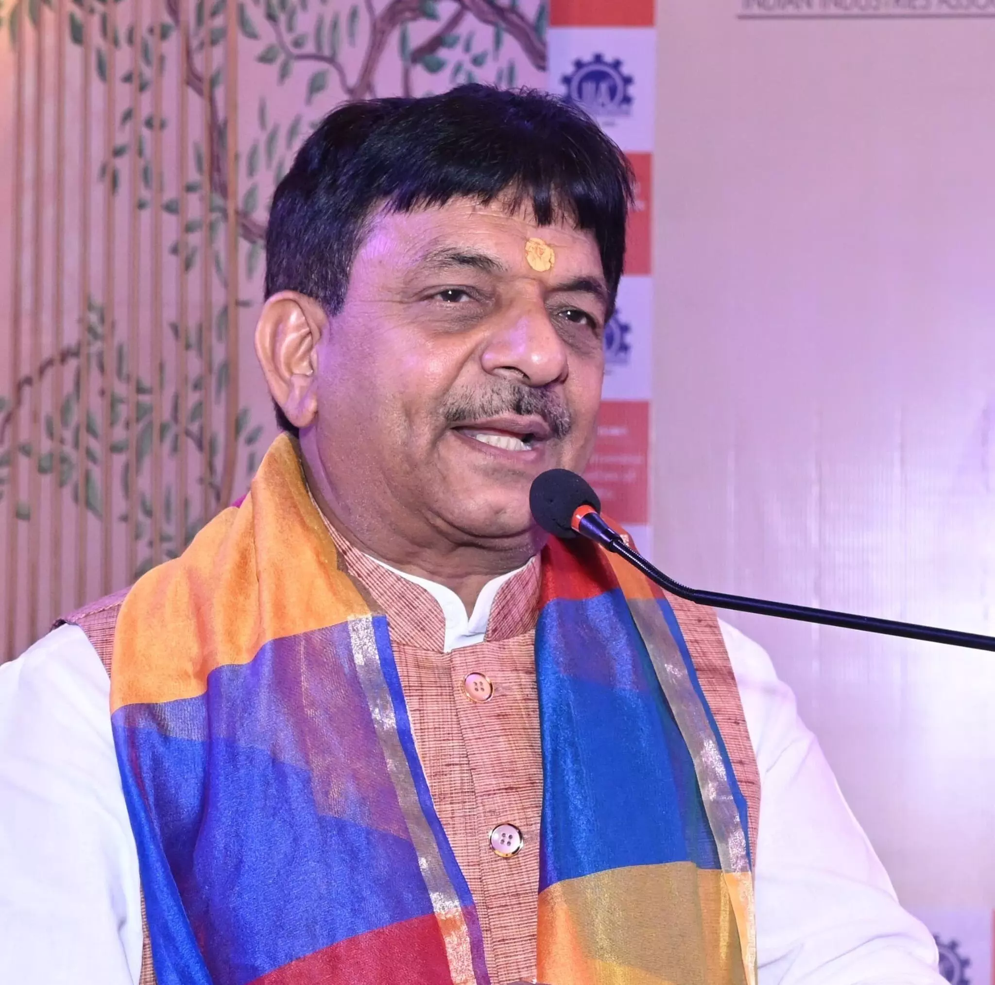 एक-दूसरे से लड़ना छोड़ आतंकवाद के खिलाफ लड़ेंः कपिल देव एक-दूसरे से लड़ना छोड़ आतंकवाद के खिलाफ लड़ेंः कपिल देव